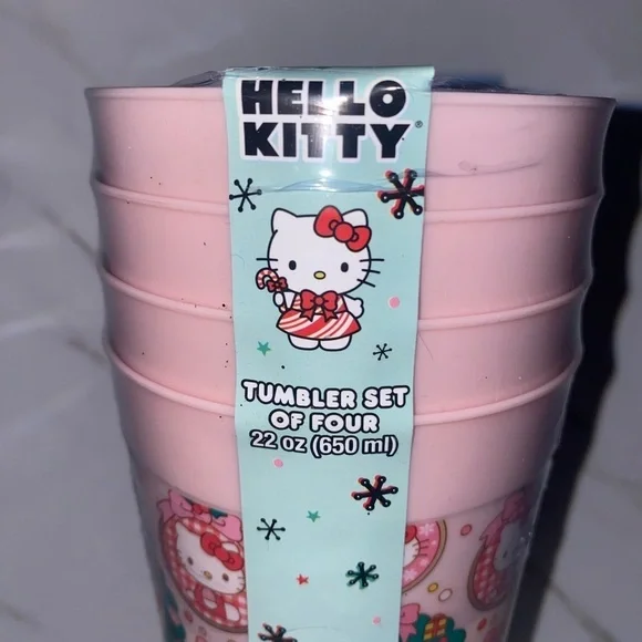 Hello kitty Pink Christmas cups - Picture 3 of 5